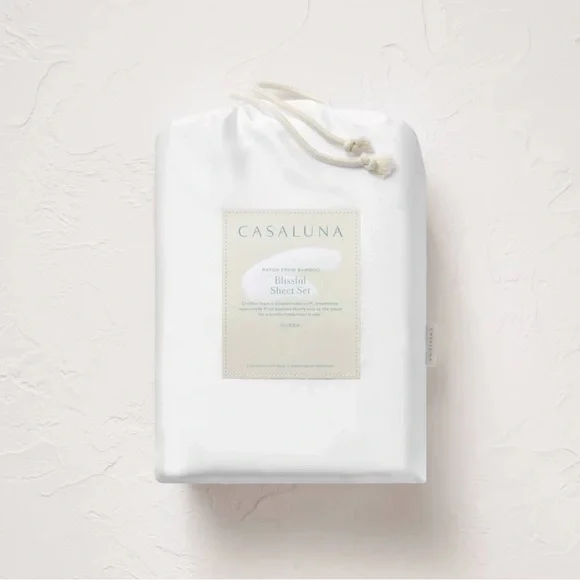 Luxurious White Bedding Set - Casaluna